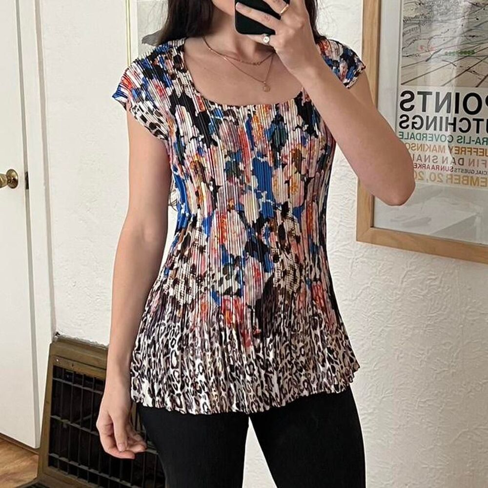 Vintage Patterned Pleated Blouse